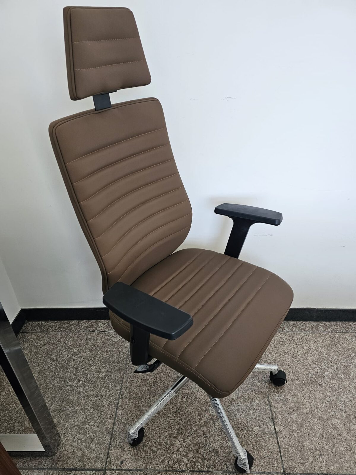 Nehir Chefstuhl, Armauflage verstellbar – Bild 1